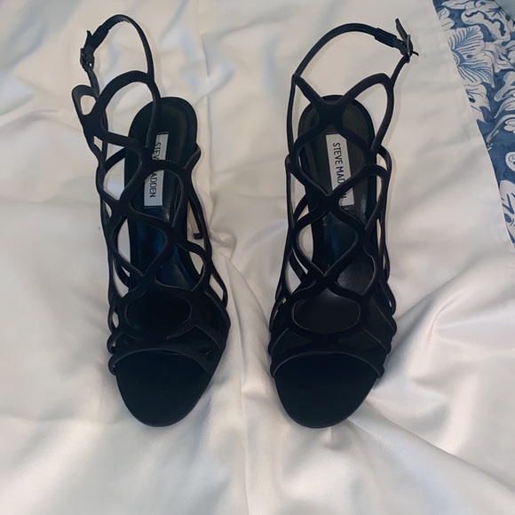 Steve Madden black heels. Size 8. - Picture 2 of 3